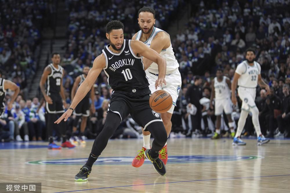 在赛场上持 在赛场上持